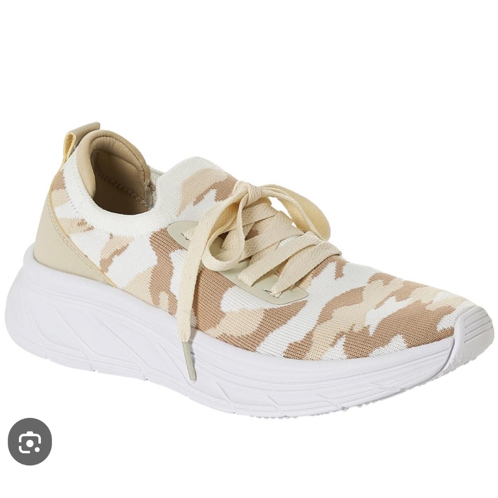 NEW! Urban Sport Sneakers Beige Camo Knit Hattie size 6.5